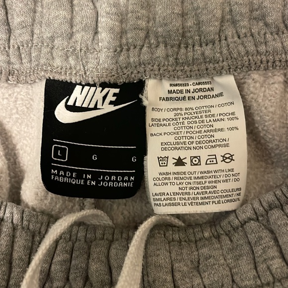 Men’s Nike grey shorts large - Picture 4 of 4